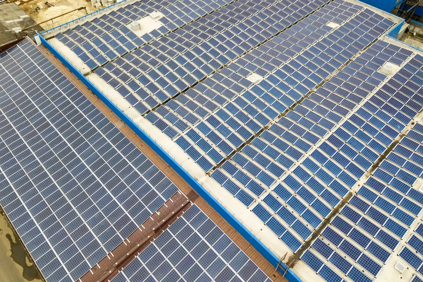 lifeline on industrial shed roofs